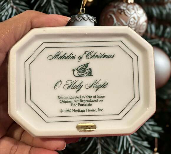 Heritage House Melodies of Christmas 1989 "O Holy Night" Porcelain Music Box - Picture 1 of 3